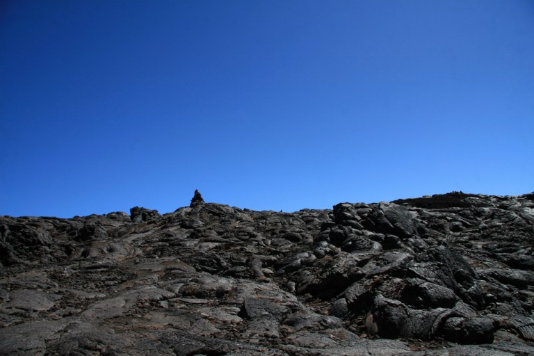 HAWAII Ciel bleu lave noire Mauna Loa