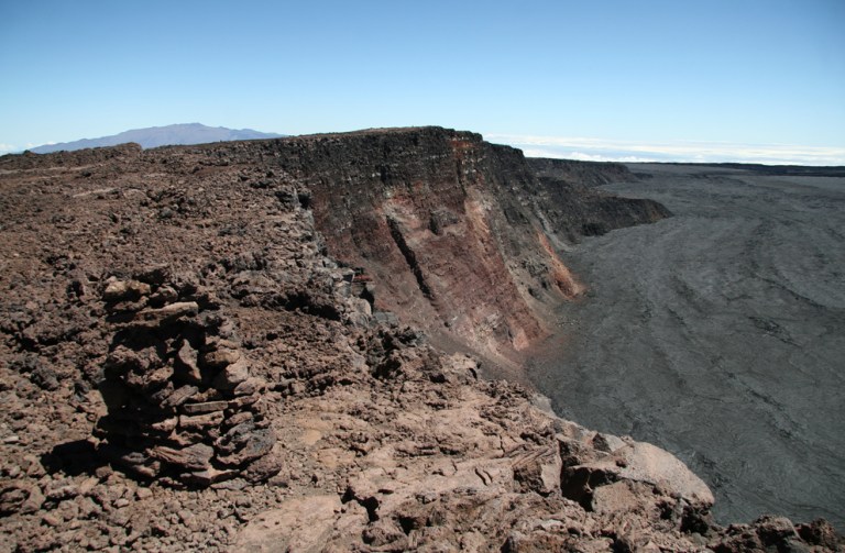 HAWAII Moku aweoweo caldera Mauna Loa 2009